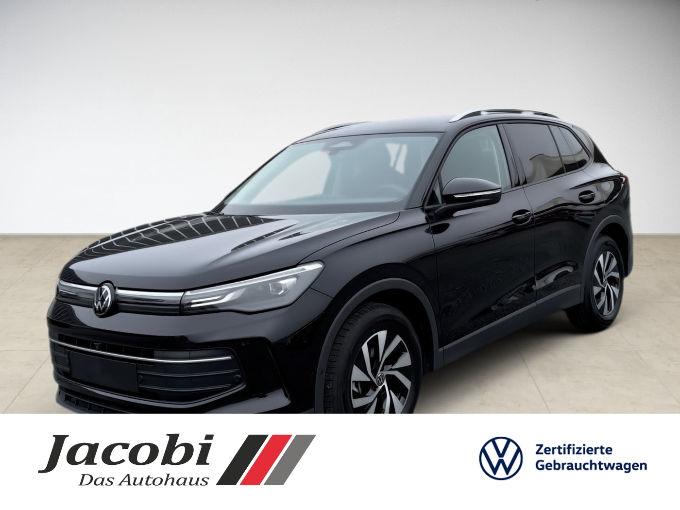 Schwarzer VW SUV, elegant, Seitenansicht, mit modernen Scheinwerfern und Dachreling.