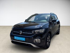 Schwarzer Volkswagen SUV, Frontansicht, mit spiegelnder Oberfläche auf hellem Hintergrund.