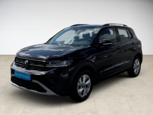 Schwarzer SUV auf hellem Boden, glänzend und modern, mit reflektierenden Oberflächen.