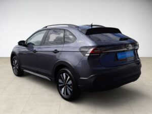 Dunkelgraues SUV von hinten, stilvolles Design, LED-Rückleuchten, glänzende Oberfläche.