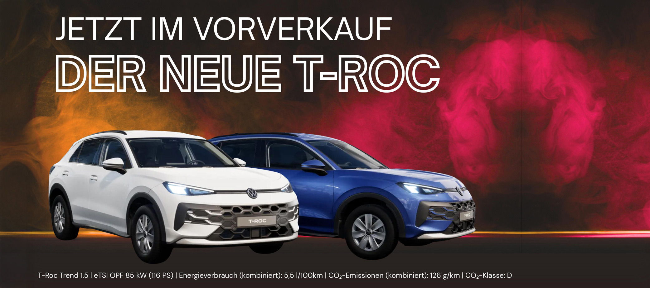 Zwei VW T-Roc, ein weißer und ein blauer, vor einem farbigen Hintergrund.