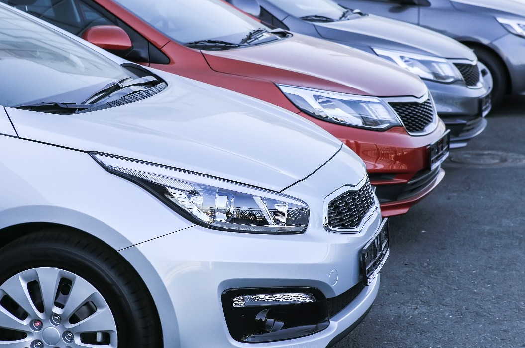 Autos zu verkaufen Stock Lot Row